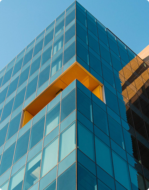 Современное здание с архитектурным дизайном